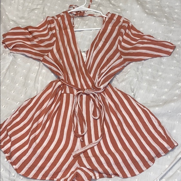 Flowy Coral Romper - Picture 1 of 3